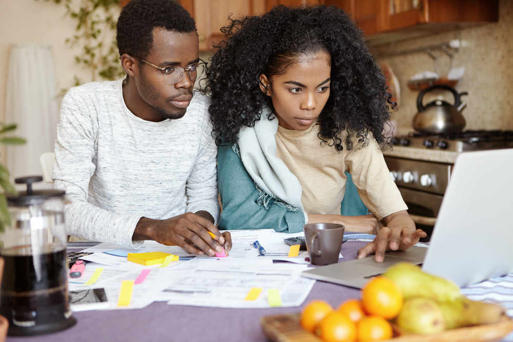 Family reviewing savings online