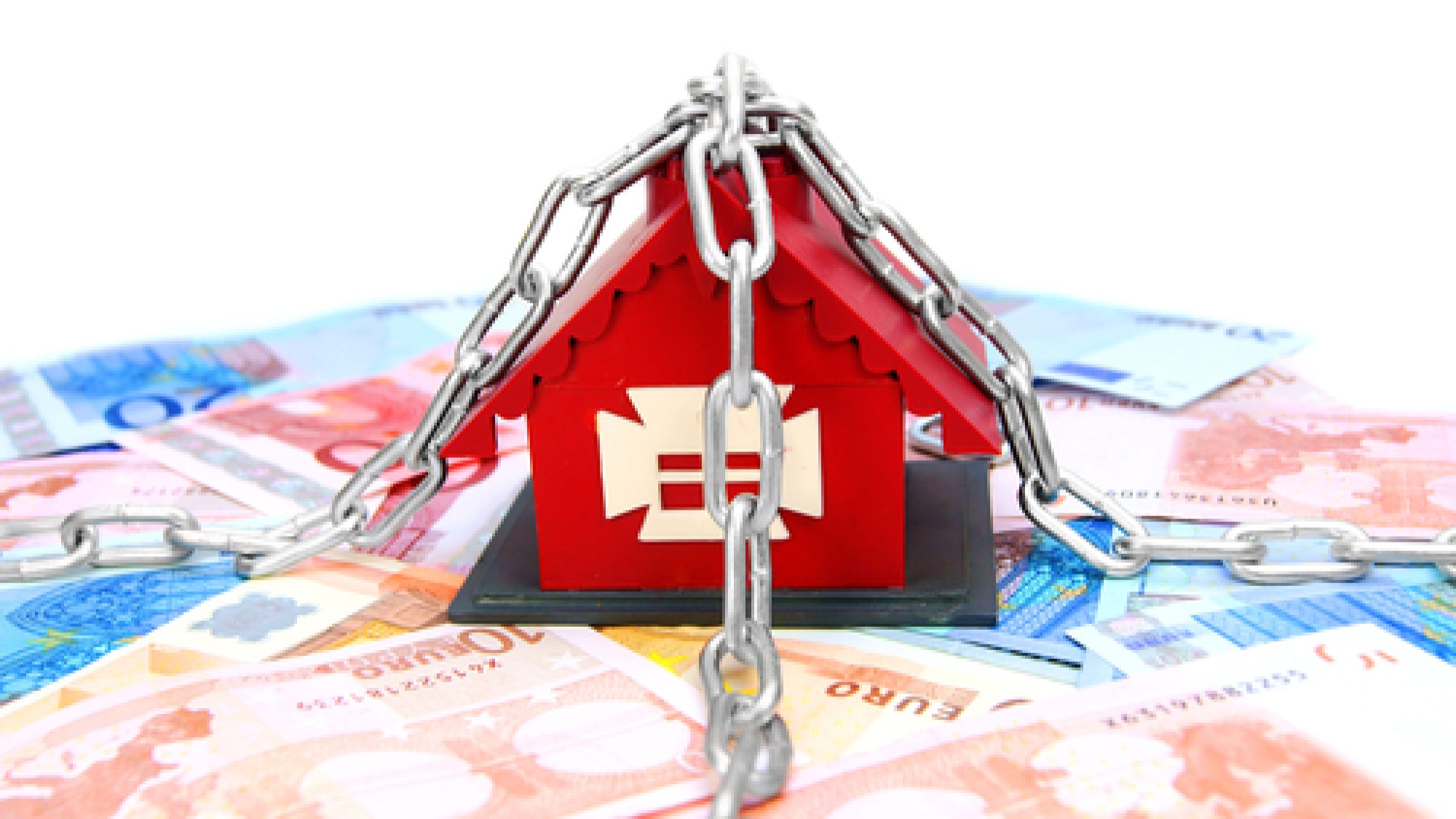 The,Toy,House,,Chain,And,Money.,On,A,White,Background.