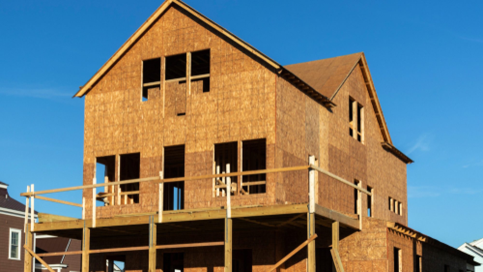 New,House,Construction,Frame,Against,A,Blue,Sky