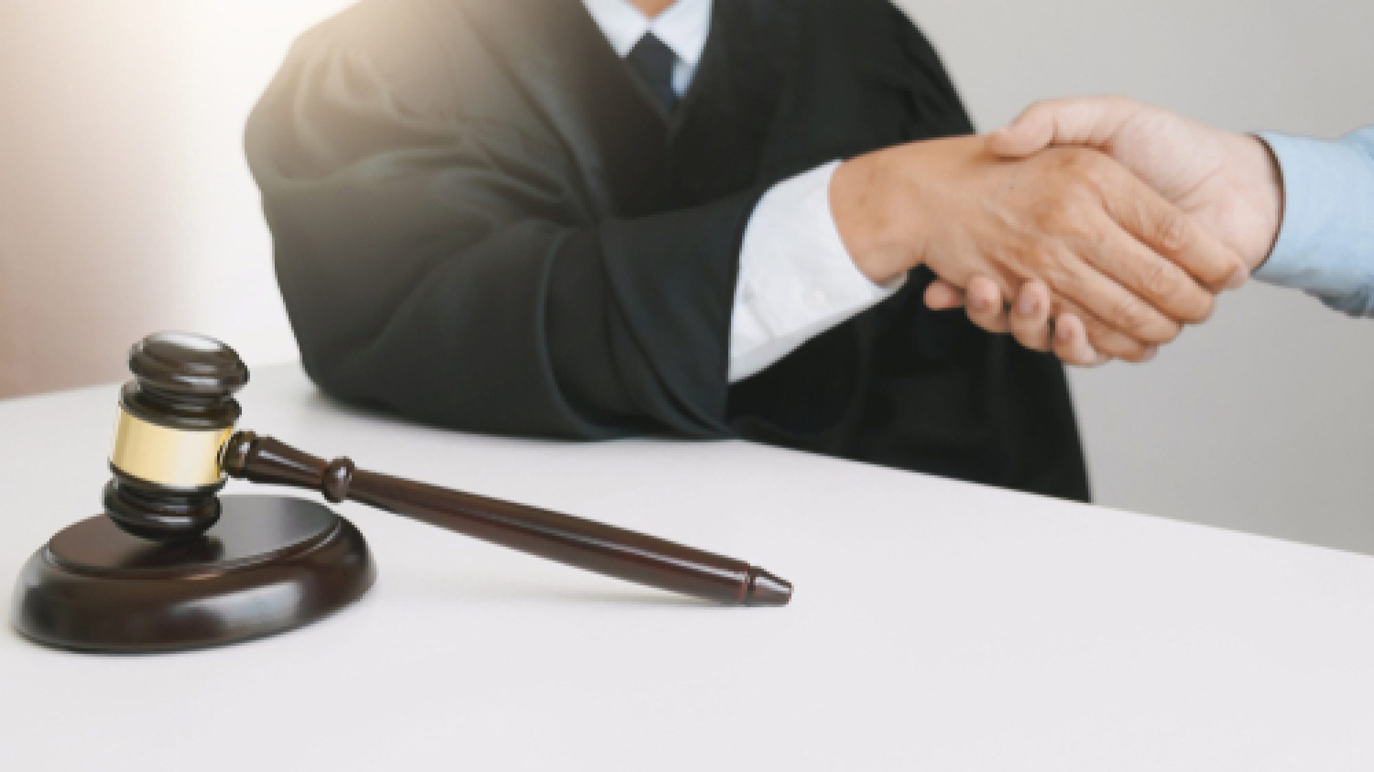 Tribunal,And,Justice,Concept,,Consultation,With,Insurance,Lawyer,And,Client