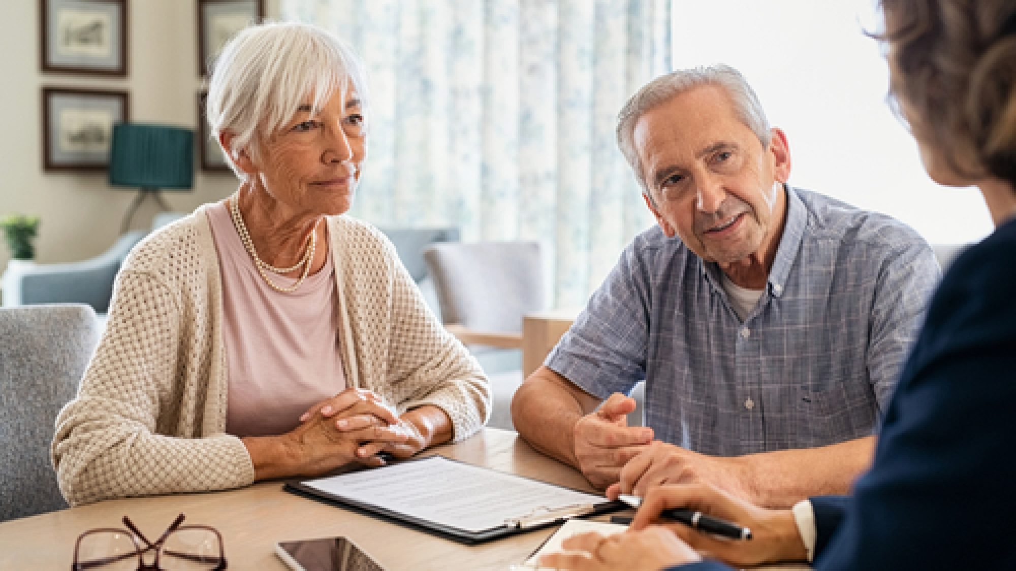 Senior,Man,And,Woman,Meeting,Medical,Adviser,For,Health,Insurance