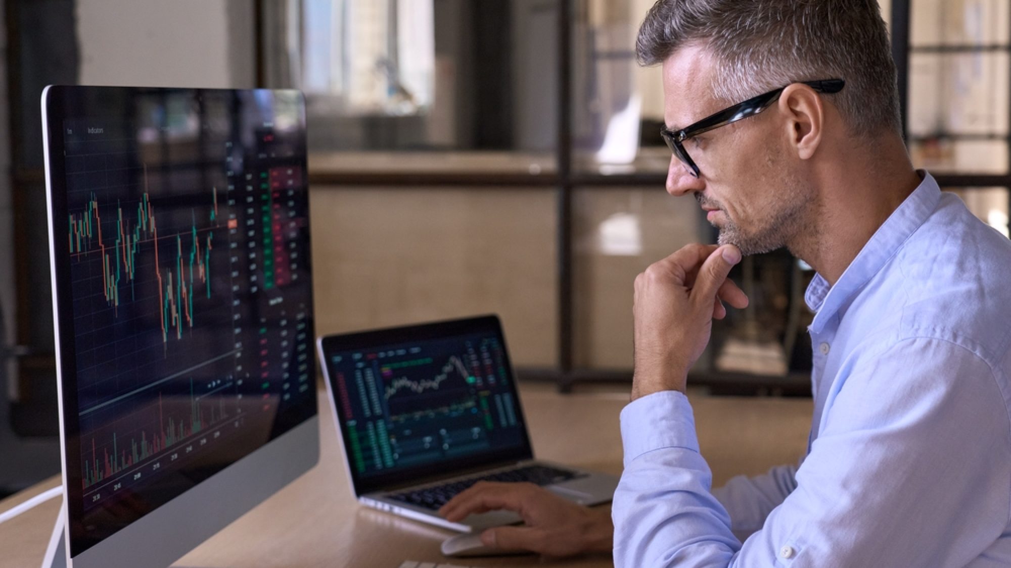 Crypto,Trader,Investor,Analyst,Broker,Using,Pc,Computer,Analyzing,Digital