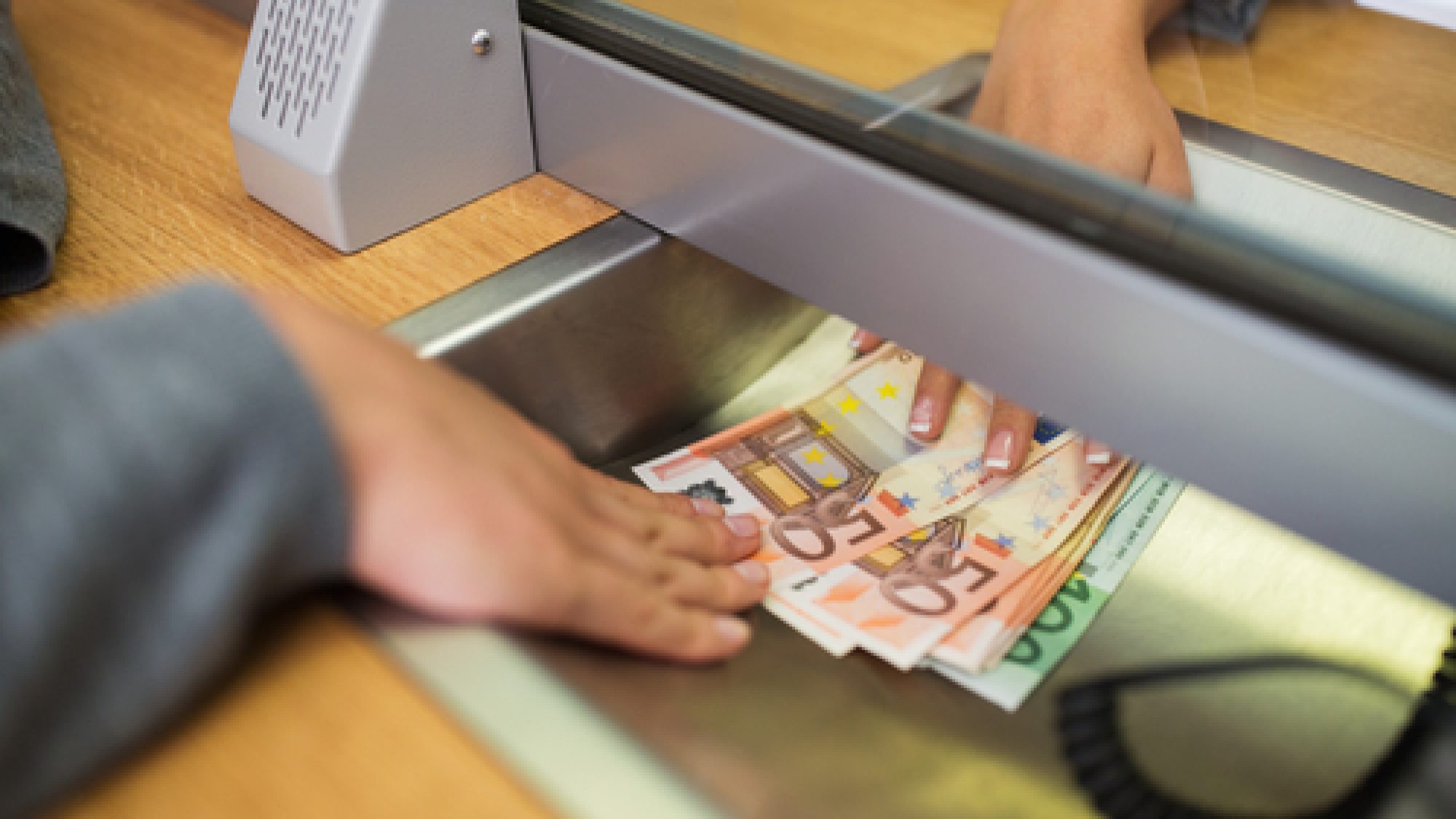 People,,Withdrawal,,Saving,And,Finance,Concept,-,Clerk,Giving,Cash