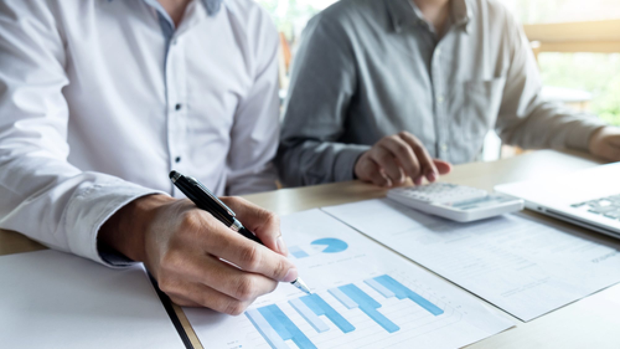 Man,Sign,A,Home,Insurance,Policy,On,Home,Loans,,Agent