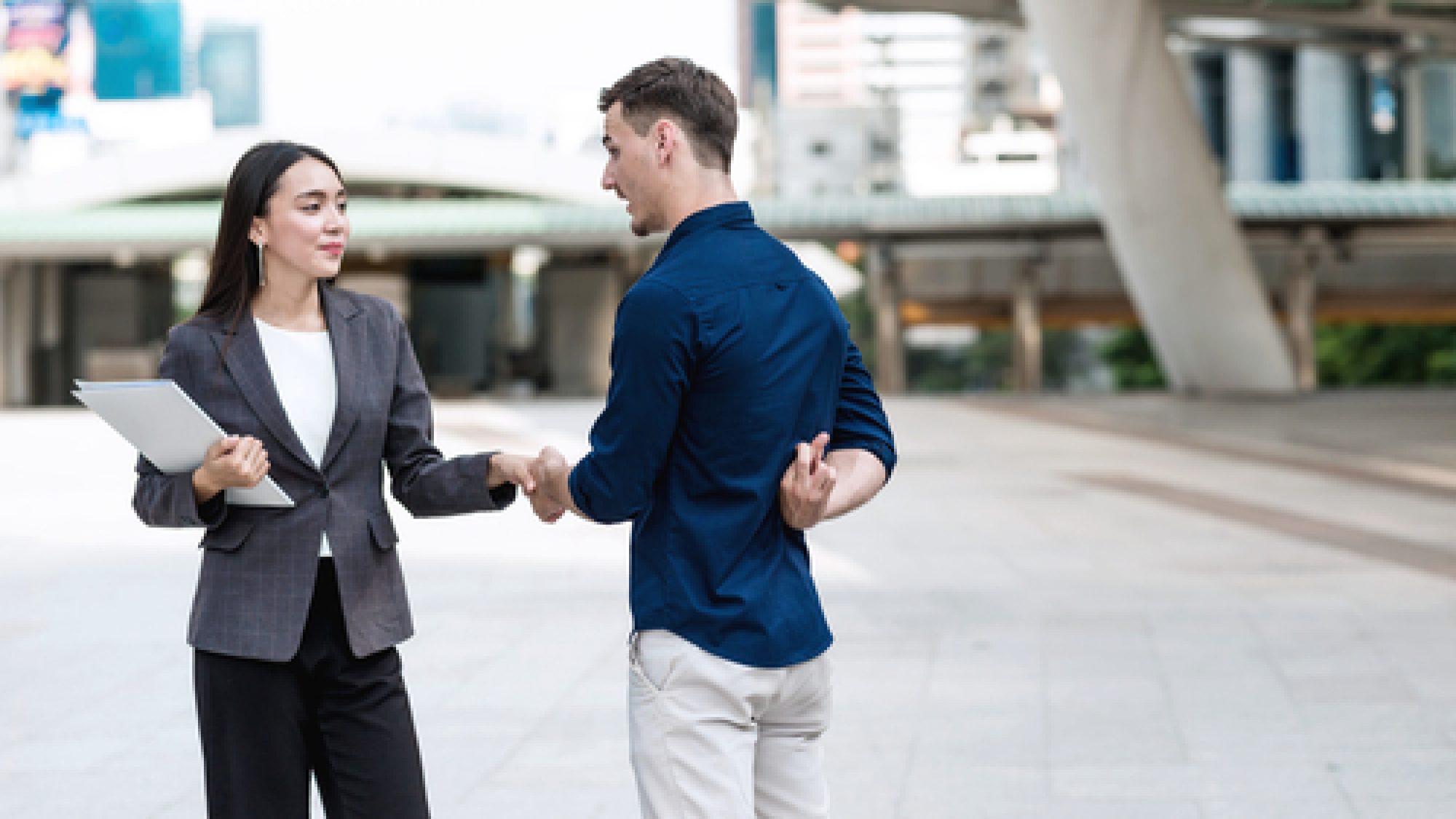 Sale,Woman,Trying,To,Sell,Insurance,To,Potential,Male,Client.